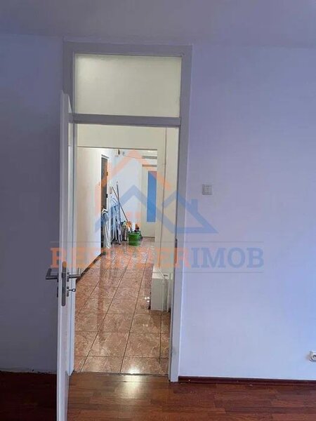 13 Septembrie, centrala, 2 balcoane